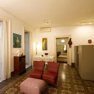 Tre Vie Con Terrazzo Giardino Pensile Appartamento